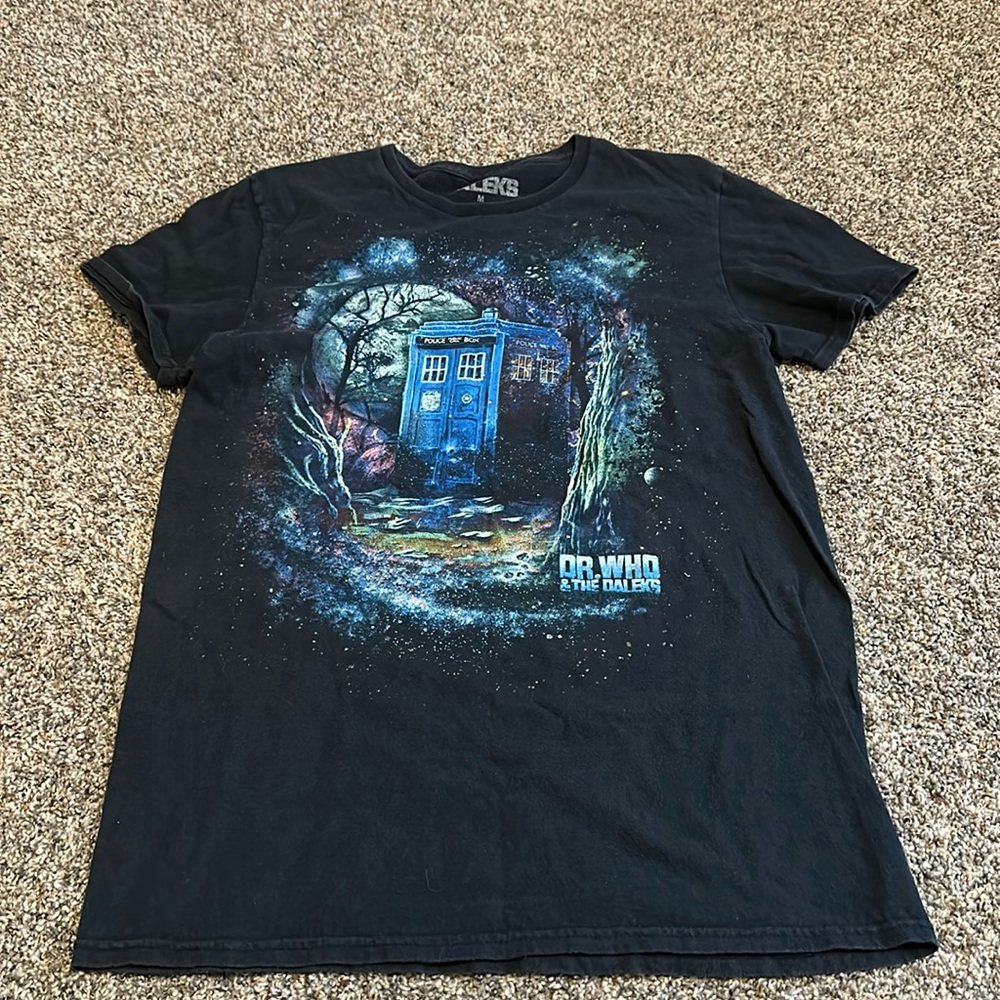 Dr.Who & The Daleks mens M graphic t shirt Police public call box